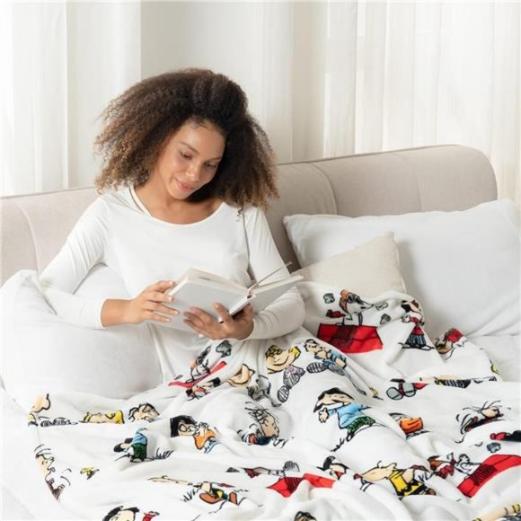 Cute Character Snoopy Plush Throw Blanket, Peanuts Gang, Throw 55x70 Inch - Picture 5 of 7
